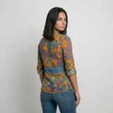 Blusa Fluida Estampada con Botones Frontales y Caída Ligera