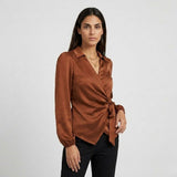Blusa Cruzada con Lazo Lateral y Corte Elegante Estructurado