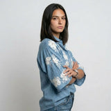Blusa Camisera Floral con Manga Corta para Elegancia Ligera