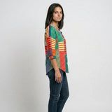 Blusa Patchwork con Botones Frontales para una Presencia Desenfadada