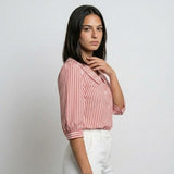Blusa Camisera a Rayas con Cuello Amplio para Uso Diario