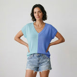 Camiseta Fluida con Escote en V y Corte Suelto para Días de Verano