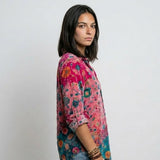 Blusa Camisera Floral con Corte Suelto para Presencia Desenfadada
