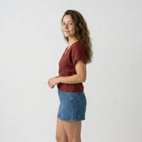 Blusa Ajustada con Escote en V y Cintura Marcada Elegante