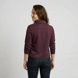 Blusa Estructurada con Aplicación Decorativa y Elegancia Sofisticada