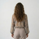 Blusa Fluida con Cuello Fruncido y Mangas Sueltas Elegantes
