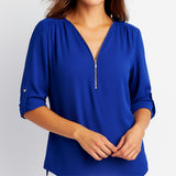 Blusa femenina fluida con escote en V y mangas dobladas