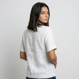 Blusa Ligera con Botones Laterales para Conforto Diario
