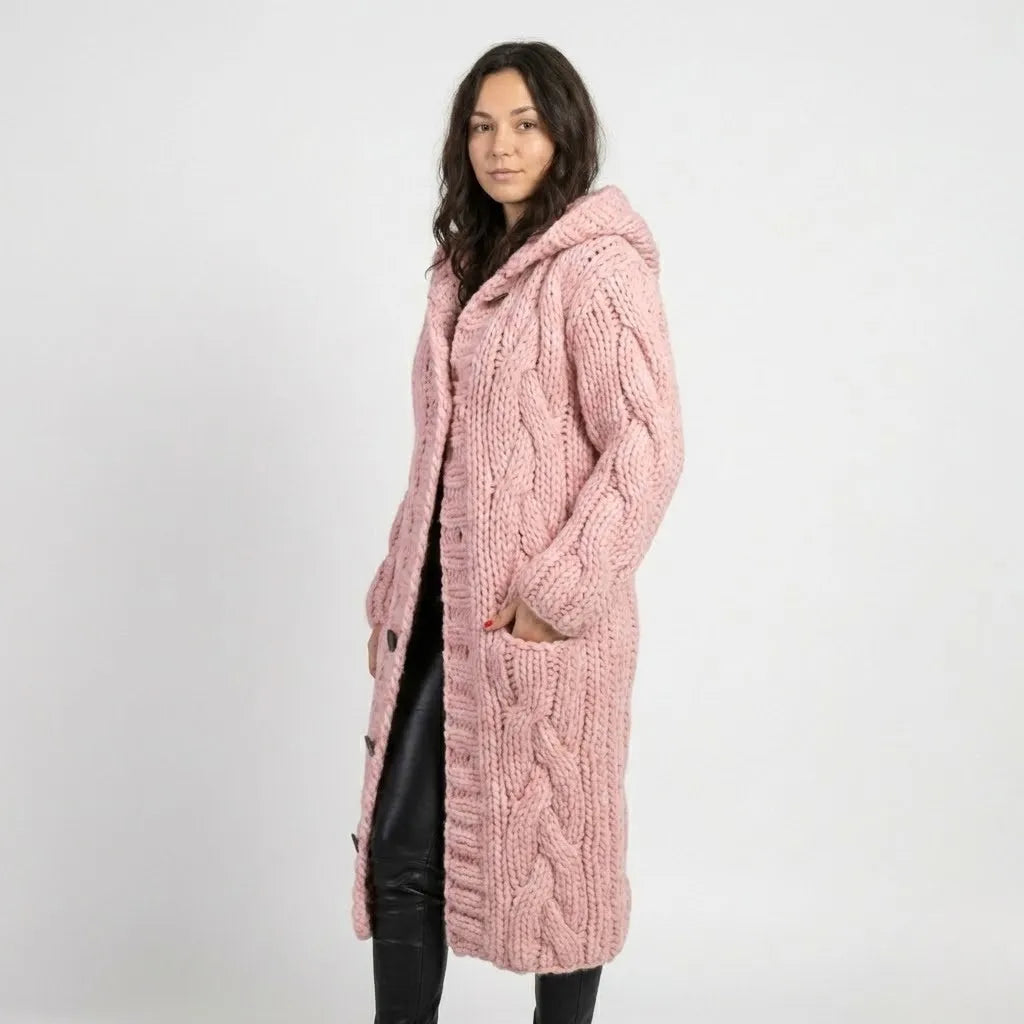 Textura envolvente de invierno | Abrigo de punto largo | Estilo atemporal