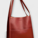 Neva | Bolsa de Hombro Texturizada con Bolsillo Frontal Estructurado para Mujeres