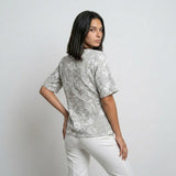 Blusa Regular con Ajuste Lateral para Elegancia Desenfadada