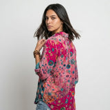 Blusa Camisera Floral con Corte Suelto para Presencia Desenfadada