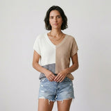 Camiseta Fluida con Escote en V y Corte Suelto para Días de Verano