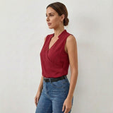 Blusa cruzada sin mangas con escote en V