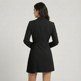 Blazer vestido estructurado en mezcla elegante | Corte ceñido | Detalle plisado femenino