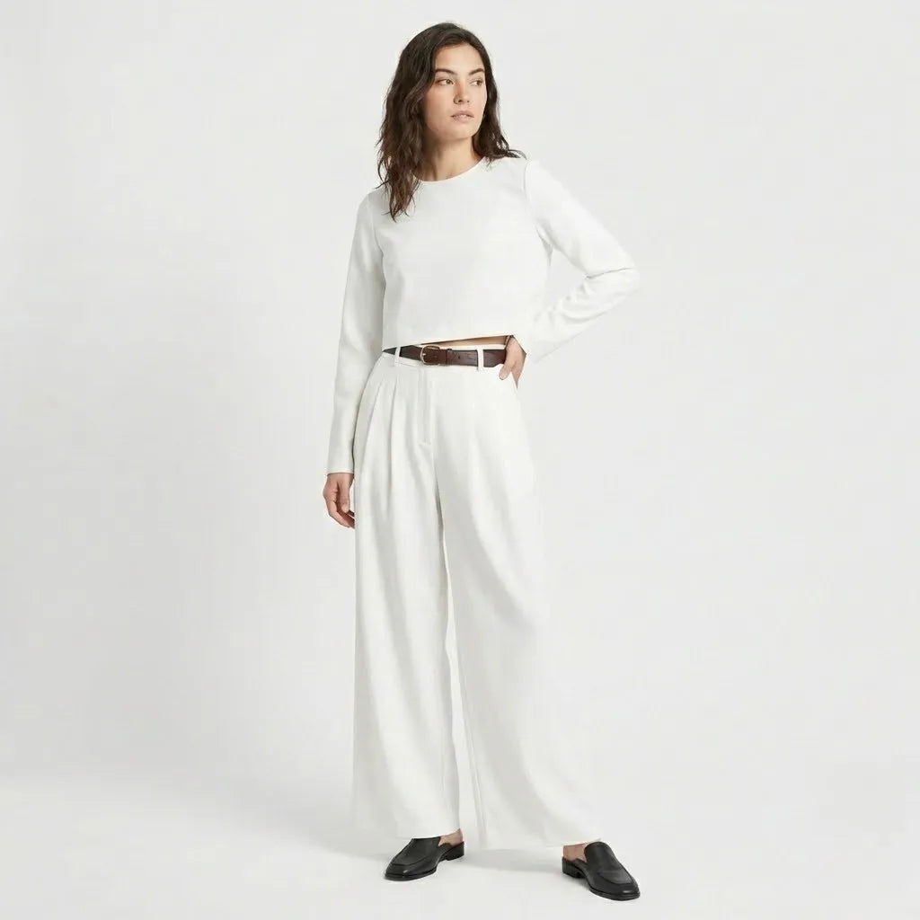 Conjunto minimalista en mezcla elegante | Top corto y pantalones de pierna ancha | Sofisticación moderna