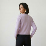 Cardigan de Punto Estructurado con Botones Dorados y Elegancia Diaria