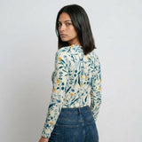 Blusa Floral con Botones Frontales para Comodidad Diaria