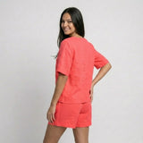 Conjunto Ligero con Blusa Suelta y Pantalones Cortos Estampados para Días Activos