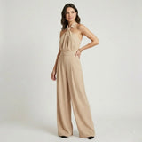 Conjunto fluido con top halter | Pierna ancha | Elegancia contemporánea