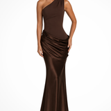 Cecily | Vestido maxi de satén arrugado de una sola manga para invitadas de boda