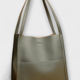 Neva | Bolsa de Hombro Texturizada con Bolsillo Frontal Estructurado para Mujeres