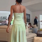 Florette | Vestido maxi sin mangas en verde salvia para invitadas de boda
