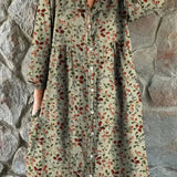 Vestido de señora con patrón floral vintage y bolsillos
