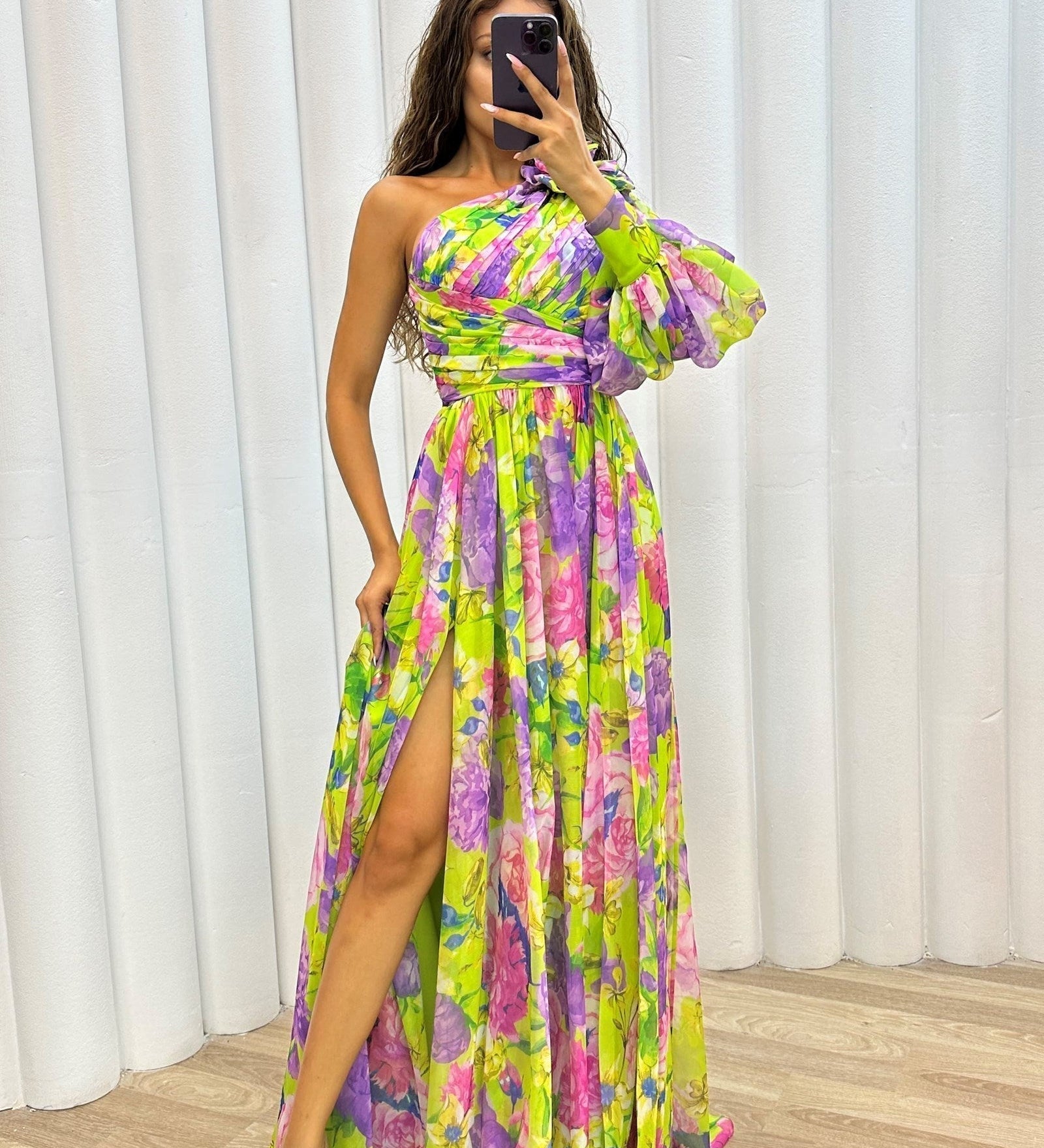 Isabella | Vestido fluido deslumbrante