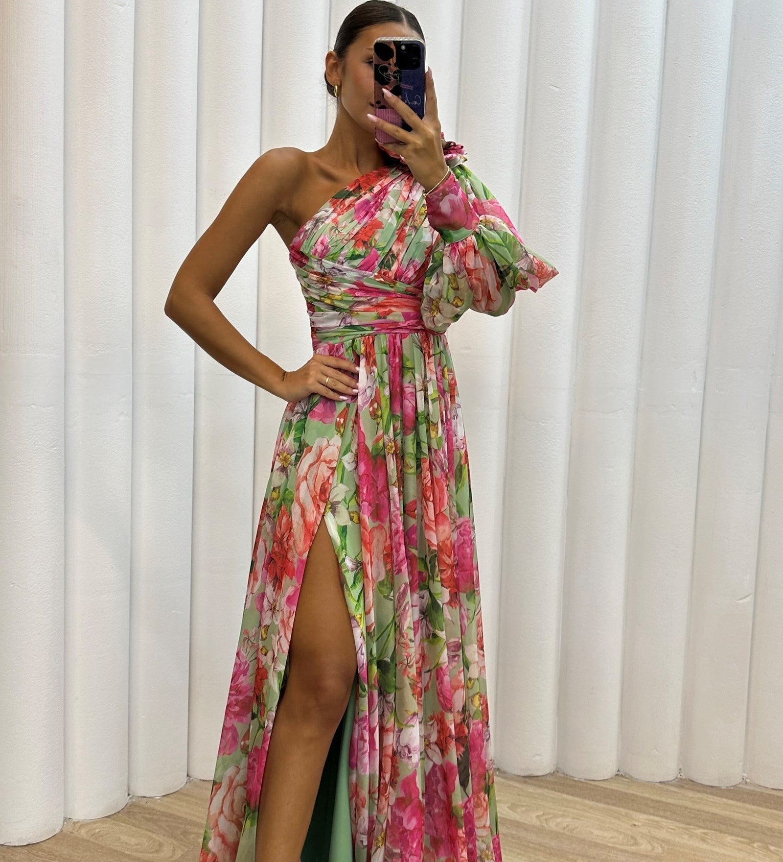 Isabella | Vestido fluido deslumbrante