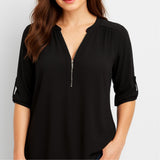 Blusa femenina fluida con escote en V y mangas dobladas