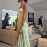 Florette | Vestido maxi sin mangas en verde salvia para invitadas de boda