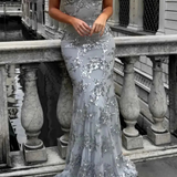 Aurelia | Vestido maxi de invitada de boda con escote en V y perlas