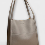 Neva | Bolsa de Hombro Texturizada con Bolsillo Frontal Estructurado para Mujeres