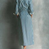 Vestido camisa para señora en azul y blanco con bolsillo de pecho rojo