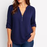 Blusa femenina fluida con escote en V y mangas dobladas