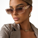 Vivette | Gafas de sol de mujer con detalle en V dorado y forma de ojo de gato grueso