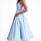 Junio | Vestido midi de corsé para invitadas de boda