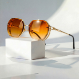 Saoirse | Gafas de Sol Geométricas Oversized para Mujeres con Montura Dorada y Lente Ámbar