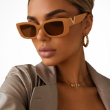 Vivette | Gafas de sol de mujer con detalle en V dorado y forma de ojo de gato grueso