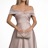 Lauren | Vestido Maxi de Mujer con Escote en los Hombros, Nudo Torcido y Satén Plisado