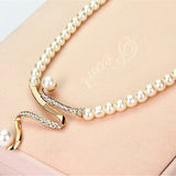 Birgit | Conjunto de collar y pendientes con perlas – Diseño excepcional