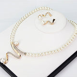 PerlaLux | Elegante Conjunto de Collar y Pendientes de Perlas