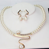 PerlaLux | Elegante Conjunto de Collar y Pendientes de Perlas