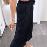 Maya | Pantalones plisados Melnas — comodidad ligera y corte elegante