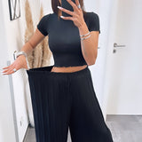 Maya | Pantalones plisados Melnas — comodidad ligera y corte elegante