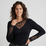 Top femenino con encaje floral y escote elegante
