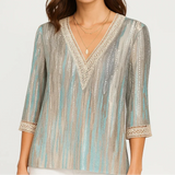 Blusa elegante con escote en V y mangas tres cuartos para mujer