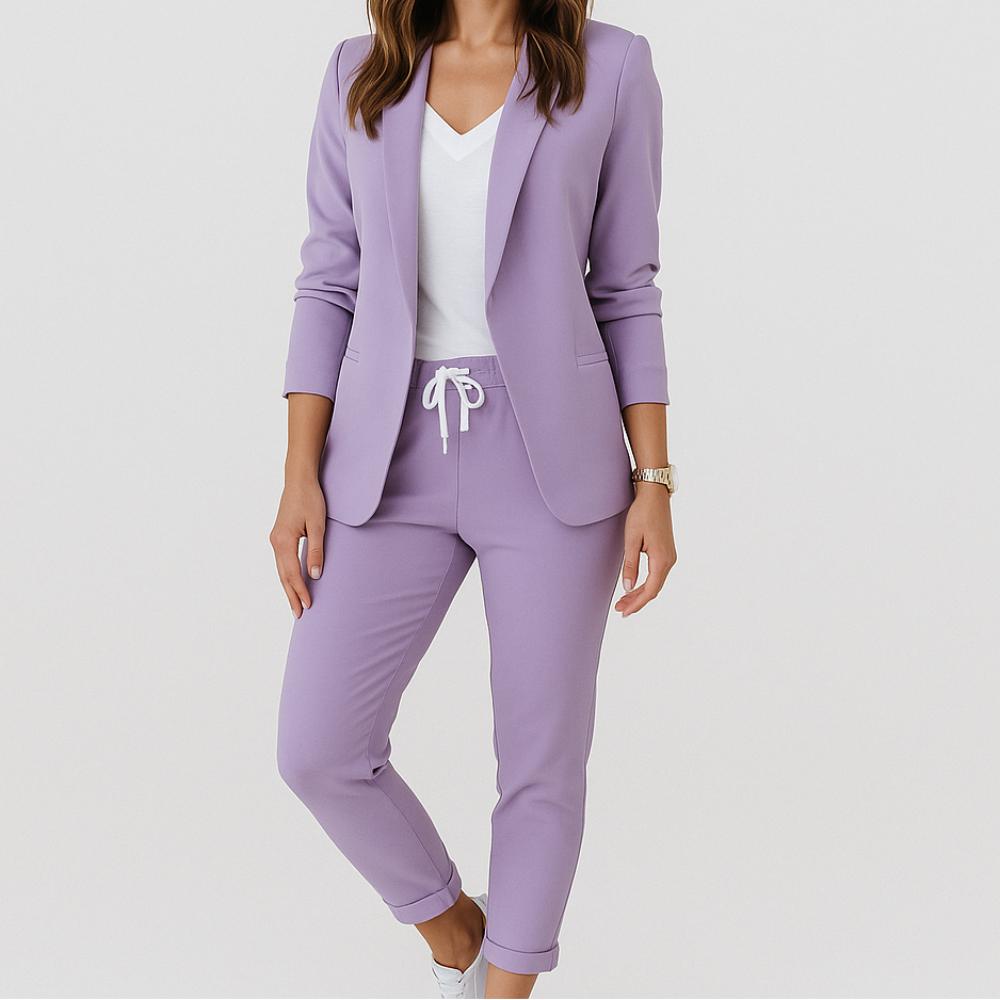 Conjunto femenino de blazer estructurado y pantalones de corte ajustado