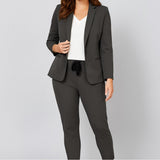 Conjunto femenino de blazer estructurado y pantalones de corte ajustado